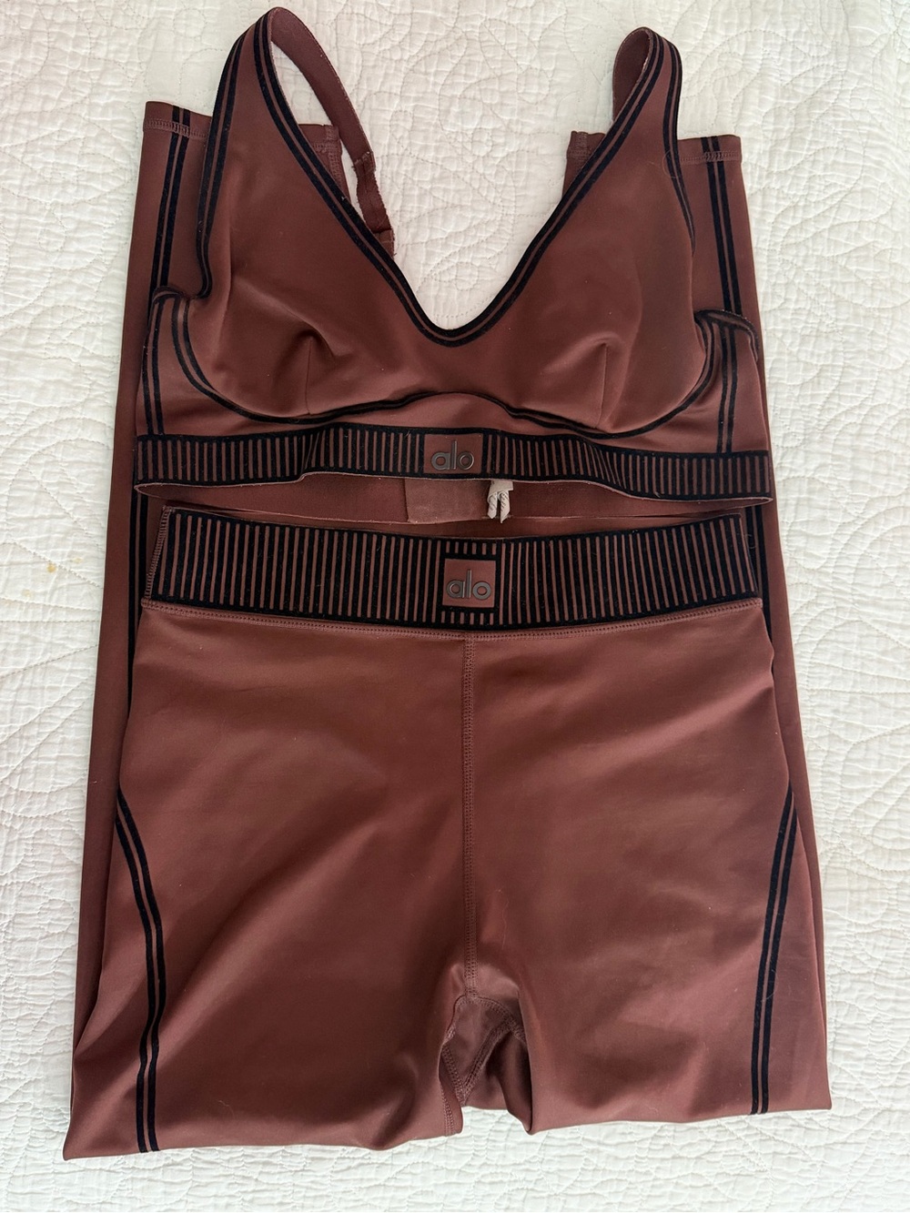 Alo Yoga Airlift Line Up set in Cherry Cola
